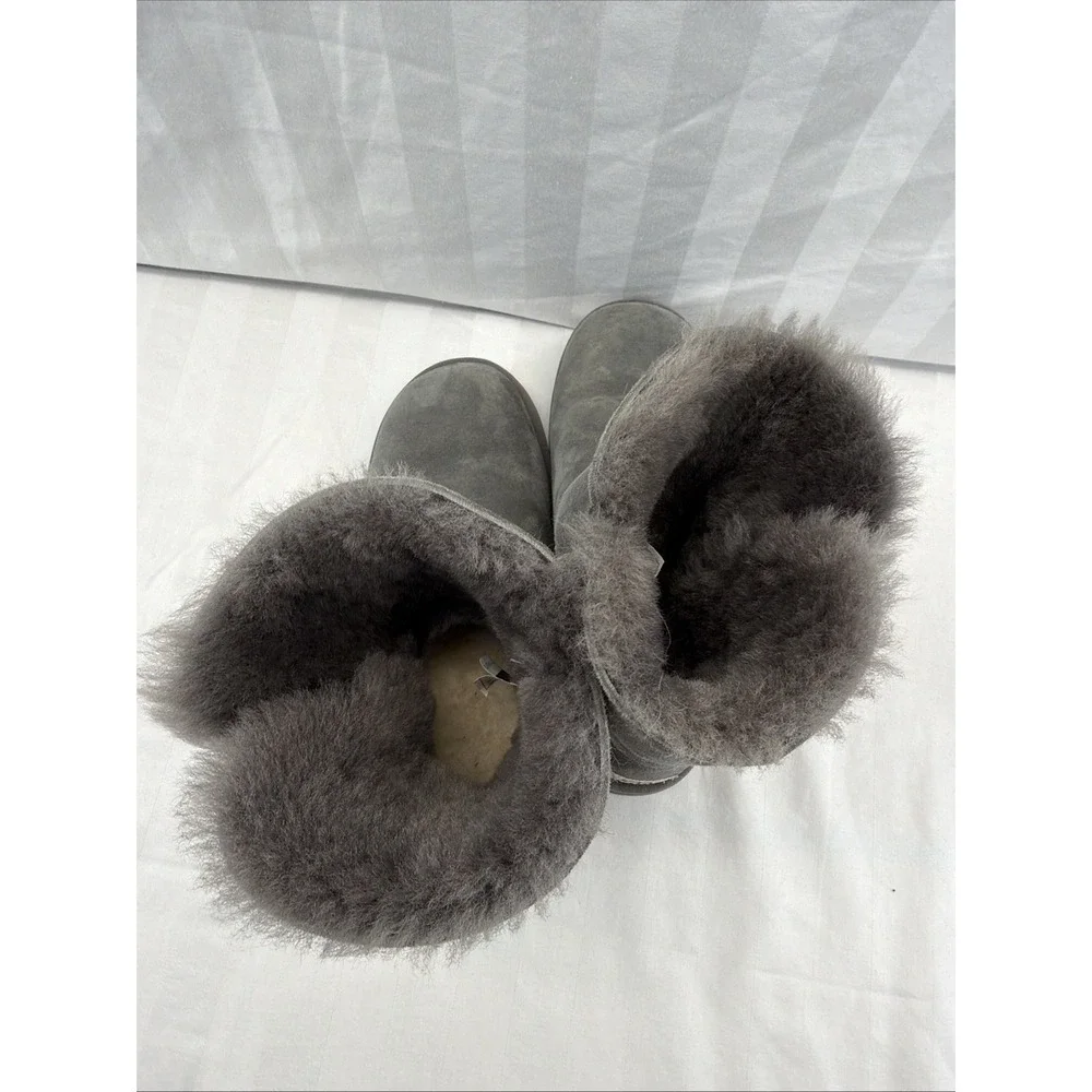 UGG women mini